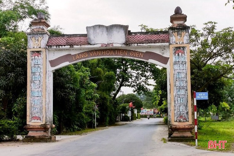 Cổng làng văn hóa Tiên Điền. bqbht_br_8.jpg