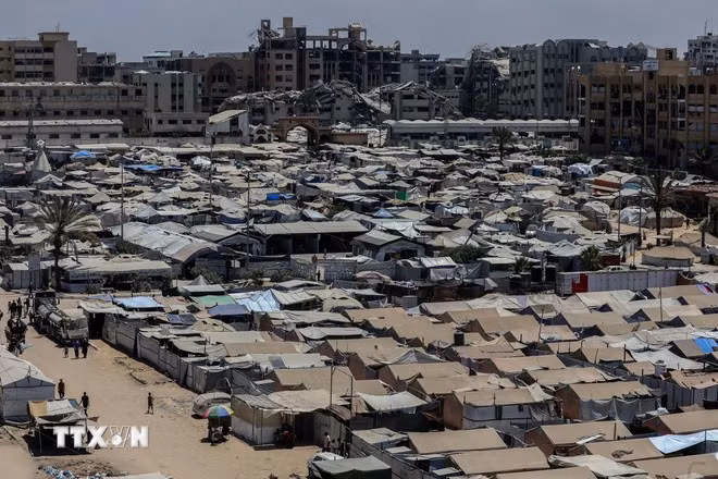 Lều trại cho người sơ tán lánh nạn Palestine tại thành phố Gaza ngày 4/8/2025. (Ảnh: THX/TTXVN)