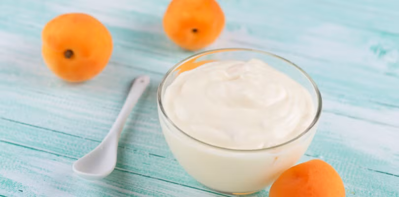 Sữa chua chứa canxi.