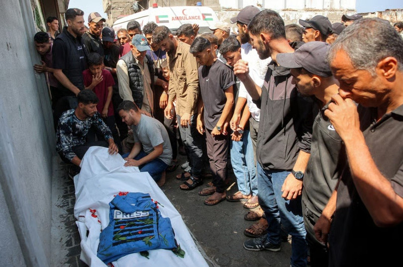 Nhiều nhà báo tại Gaza đã bị cắt đứt liên lạc, đe dọa tính mạng và thiệt mạng trong quá trình tác nghiệp. Ảnh: AFP/Getty Images Nhiều nhà báo tại Gaza đã bị cắt đứt liên lạc, đe dọa tính mạng và thiệt mạng trong quá trình tác nghiệp. Ảnh: AFP/Getty Images