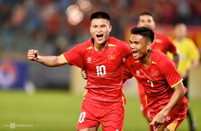 Tuấn Hải mừng bàn mở tỷ số cho Việt Nam trong trận thắng Bangladesh 3-0 trên sân Hàng Đẫy, phường Ô Chợ Dừa, thành phố Hà Nội tối 26/3/2026. Ảnh: Giang Huy