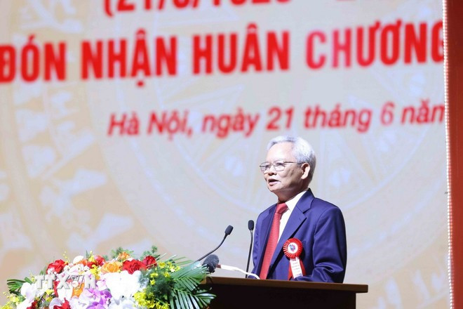 Nhà báo lão thành, Giáo sư-Tiến sỹ Tạ Ngọc Tấn, nguyên Giám đốc Học viện Báo chí và Tuyên truyền, nguyên Tổng Biên tập Tạp chí Cộng sản phát biểu tại Lễ kỷ niệm. (Ảnh: Phương Hoa/TTXVN) Nhà báo lão thành, Giáo sư-Tiến sỹ Tạ Ngọc Tấn, nguyên Giám đốc Học viện Báo chí và Tuyên truyền, nguyên Tổng Biên tập Tạp chí Cộng sản phát biểu tại Lễ kỷ niệm. (Ảnh: Phương Hoa/TTXVN)