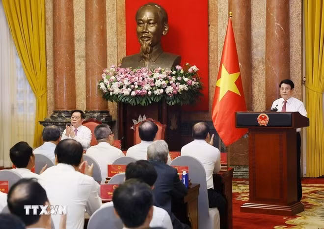 Chủ tịch nước Lương Cường phát biểu tại buổi gặp mặt các nhà báo tiêu biểu toàn quốc. (Ảnh: Lâm Khánh/TTXVN)