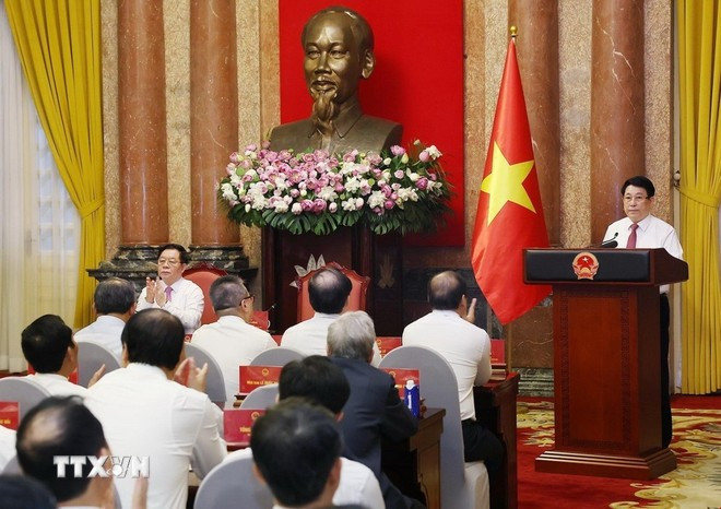 Chủ tịch nước Lương Cường phát biểu tại buổi gặp mặt các nhà báo tiêu biểu toàn quốc. (Ảnh: Lâm Khánh/TTXVN) Chủ tịch nước Lương Cường phát biểu tại buổi gặp mặt các nhà báo tiêu biểu toàn quốc. (Ảnh: Lâm Khánh/TTXVN)