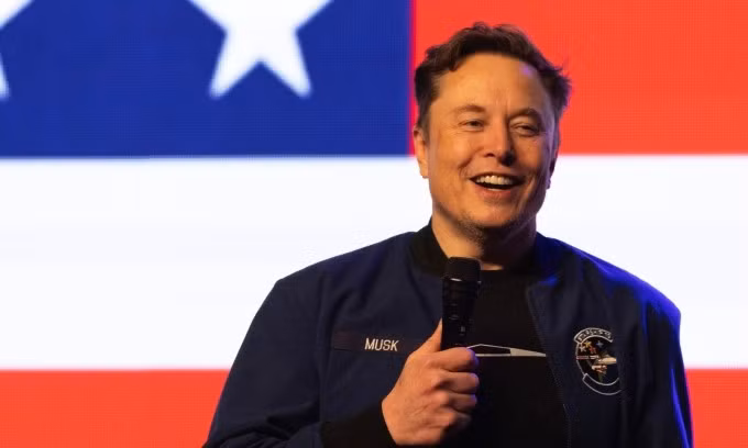 Tỷ phú Elon Musk tại Green Bay, Wisconsin, ngày 30/3. Ảnh: AP