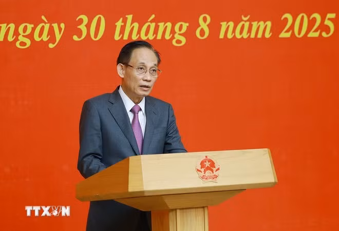 Quyền Bộ trưởng Bộ Ngoại giao Lê Hoài Trung phát biểu nhận nhiệm vụ. (Ảnh: Dương Giang/TTXVN)