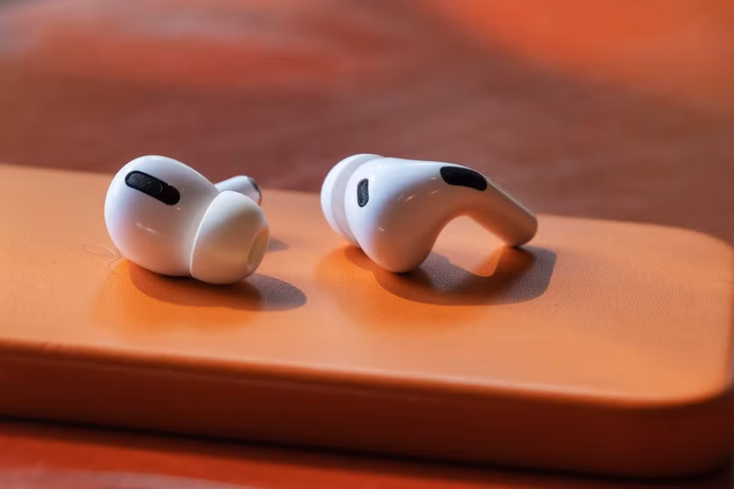 AirPods Pro 2. Ảnh: The Verge.