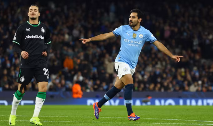 Gundogan vui mừng sau khi nhân đôi cách biệt cho đội chủ nhà. Ảnh: Reuters