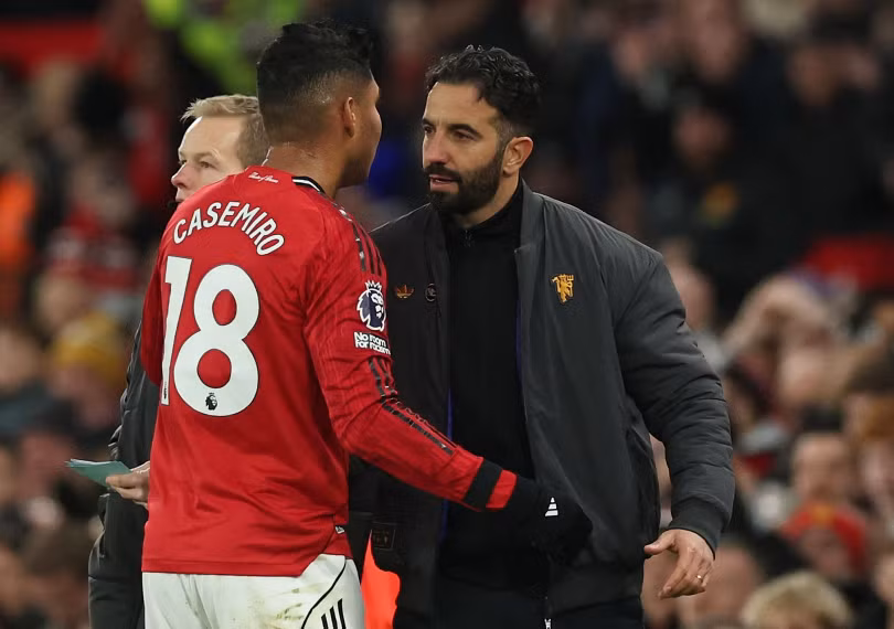 MU chơi bay bổng trên sân nhà.