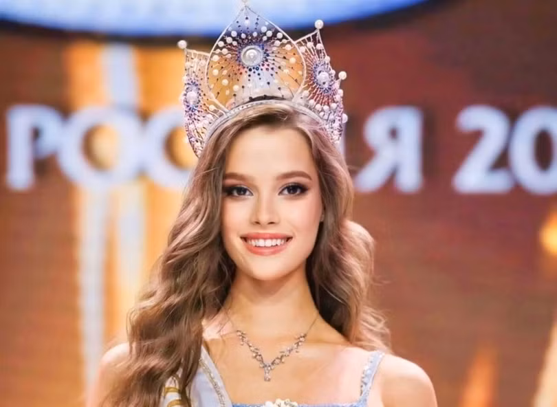 Trên mạng xã hội, các diễn đàn nhan sắc, nhiều khán giả nhận xét tân hoa hậu mang vẻ đẹp "búp bê", "thiên thần", gương mặt trong sáng.