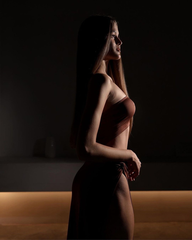 Người đẹp kiên trì tập gym, yoga để rèn cơ, vóc dáng.