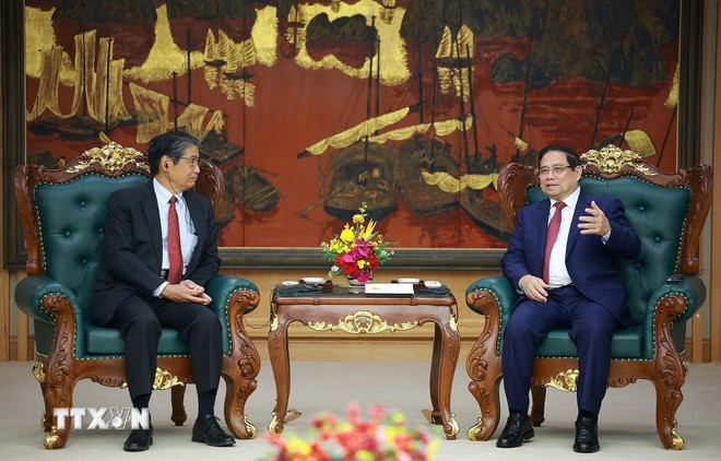 Thủ tướng Phạm Minh Chính tiếp Đại sứ Nhật Bản tại Việt Nam Ito Naoki. (Ảnh: Dương Giang/TTXVN)