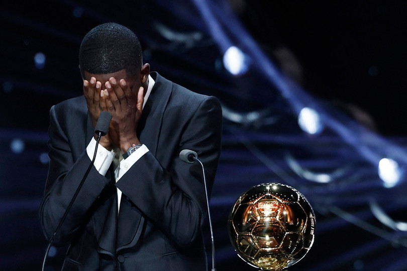 Dembele bật khóc khi giành Quả bóng vàng 2025. Dembele bật khóc khi giành Quả bóng vàng 2025.