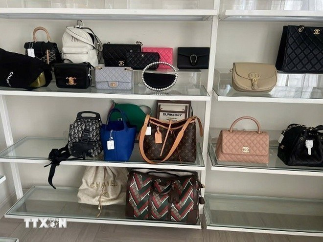 Hàng hóa trốn thuế bị lực lượng chức năng phát hiện, thu giữ. (Ảnh: TTXVN phát) Hàng hóa trốn thuế bị lực lượng chức năng phát hiện, thu giữ. (Ảnh: TTXVN phát)