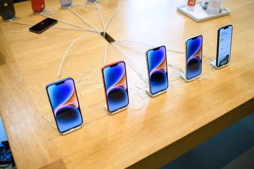 Doanh số bán iPhone không còn là động lực tăng trưởng chính trong doanh thu của Apple. Ảnh: Alamy.