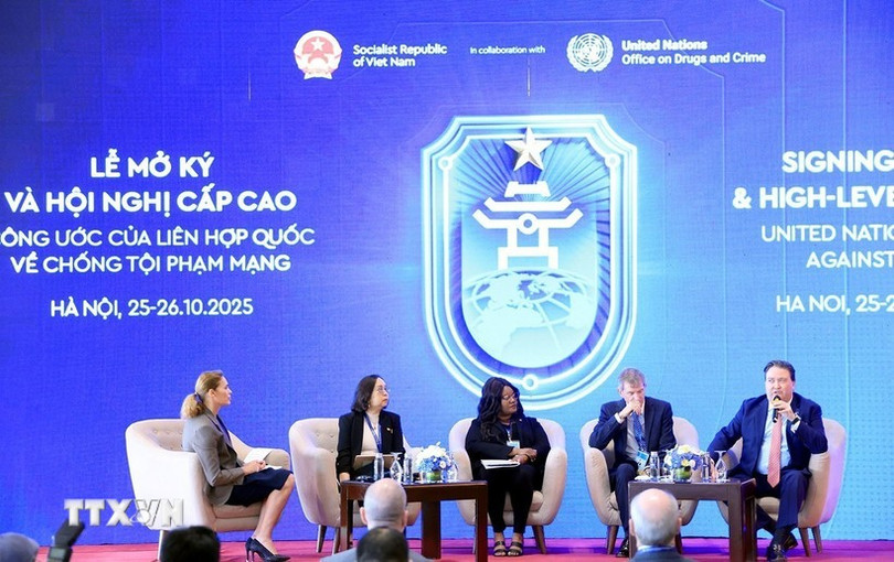 Các đại biểu trao đổi thảo luận tại hội thảo. (Ảnh: Tuấn Anh/TTXVN) cong-uoc-ha-noi-hoi-thao-bao-ve-phu-nu-va-tre-em-khoi-bi-xam-hai-tren-khong-gian-mang-8364146-1.jpg