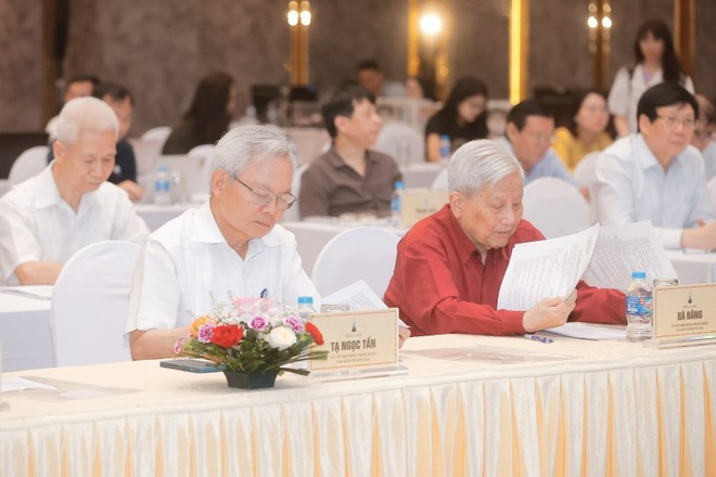 Thành viên Hội đồng chung khảo Giải báo chí quốc gia lần thứ XIX tham gia công tác chấm giải. (Ảnh: Minh Quyết/TTXVN) Thành viên Hội đồng chung khảo Giải báo chí quốc gia lần thứ XIX tham gia công tác chấm giải. (Ảnh: Minh Quyết/TTXVN)