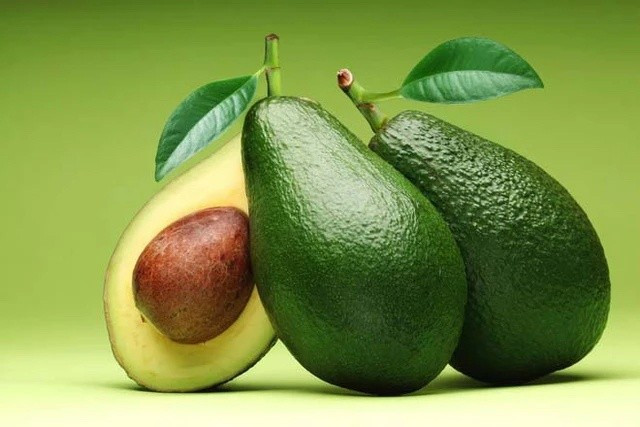 Quả bơ làm tăng cholesterol HDL (tốt). Quả bơ làm tăng cholesterol HDL (tốt).