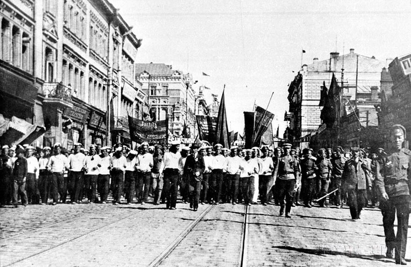 Biểu tình ở Vladivostok ngày 1/5/1917. (Nguồn: Tư liệu TTXVN)