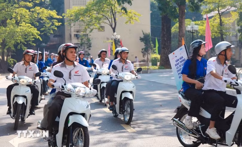 Lễ phát động học sinh, sinh viên nghiêm chỉnh chấp hành pháp luật về ATGT năm học 2024 - 2025 tại Hà Nội. (Ảnh: Thanh Tùng/TTXVN)