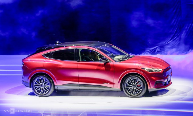 Kích thước của Mustang Mach-E ngang ngửa VinFast VF 8. Ảnh: Lương Dũng Kích thước của Mustang Mach-E ngang ngửa VinFast VF 8. Ảnh: Lương Dũng