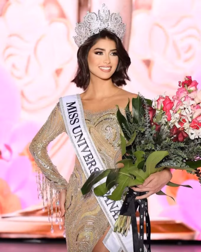 Italy Mora đăng quang Miss Universe Panama hồi tháng 8. Ảnh: Hola!