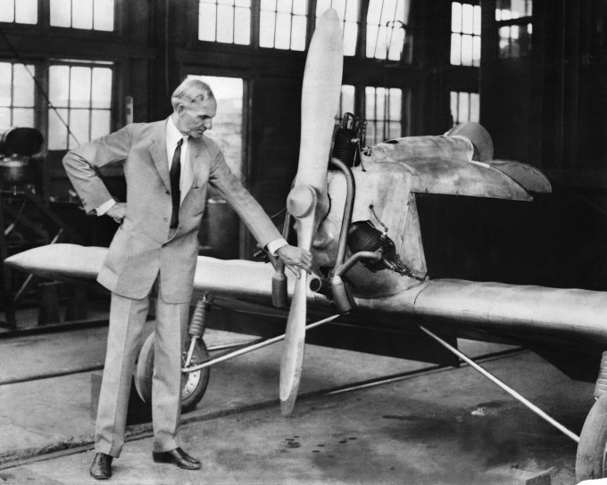 Henry Ford giới thiệu chiếc máy bay Flivver một chỗ ngồi nhỏ gọn, sải cánh khoảng 6,7 m, trong ngày sinh nhật thứ 63 vào 30/7/1926. Ảnh: NYT