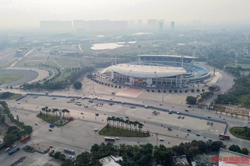 Điểm bắn pháo hoa được bố trí tại khu vực Sân vận động Quốc gia Mỹ Đình; trong đó, pháo hoa hỏa thuật lắp đặt trên mái và hai bên cánh gà khán đài B, còn pháo hoa nổ tầm cao bố trí từ nửa đường Lê Đức Thọ, qua cột đồng hồ đến bãi đất trống trước Cung Thể thao dưới nước, phường Từ Liêm.