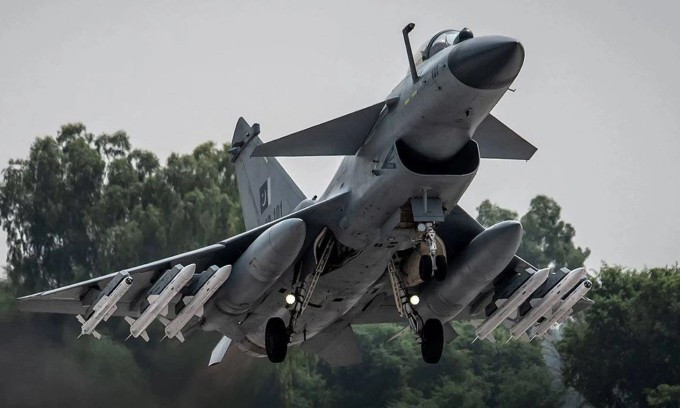 Tiêm kích J-10CE Pakistan trong một chuyến làm nhiệm vụ. Ảnh: BQP Pakistan