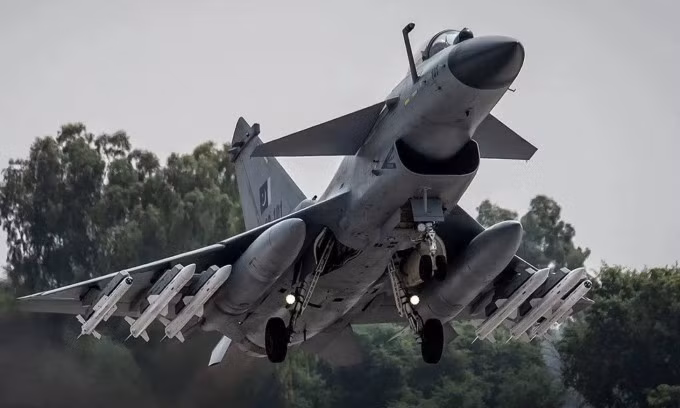Tiêm kích J-10CE Pakistan trong một chuyến làm nhiệm vụ. Ảnh: BQP Pakistan