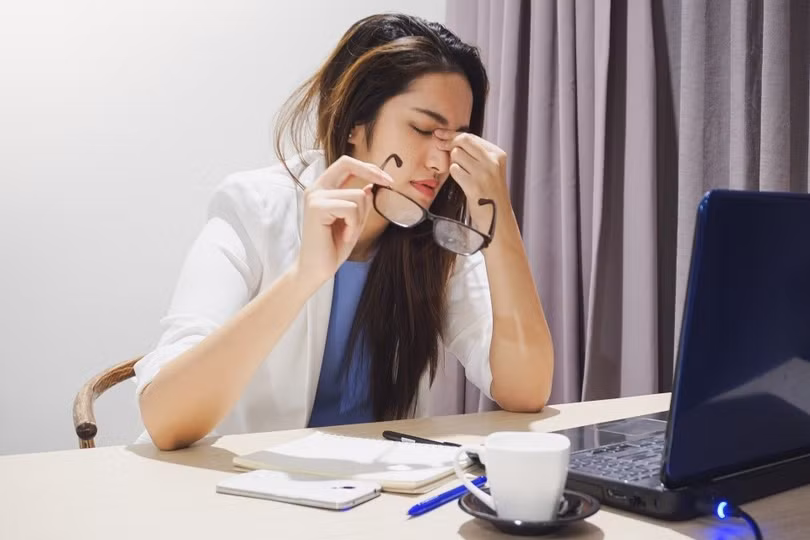 Ngồi một chỗ quá lâu có thể dẫn đến nguy cơ mắc bệnh tim mạch, tiểu đường, béo phì và nhiều loại ung thư. Ảnh: Shutterstock.