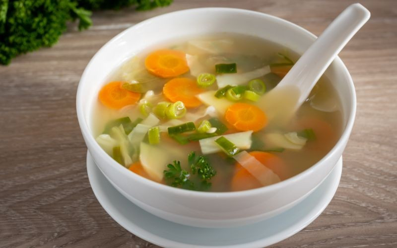 Sau uống bia rượu nên ăn cháo loãng, súp ấm dễ tiêu.