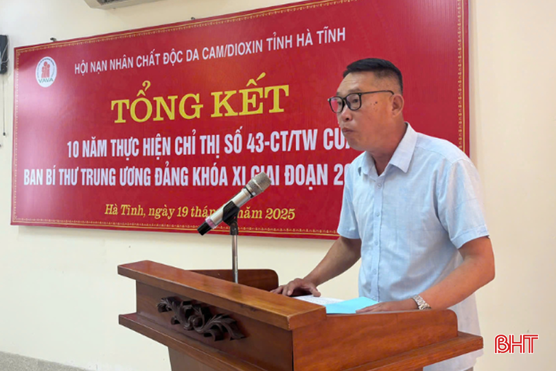 Ông Nguyễn Thanh Hải - Phó Chủ tịch Hội Nạn nhân CĐDC/dioxin Hà Tĩnh báo cáo tổng kết 10 năm thực hiện Chỉ thị 43-CT/TW của Ban Bí thư Trung ương Đảng khóa XI. bqbht_br_9.png