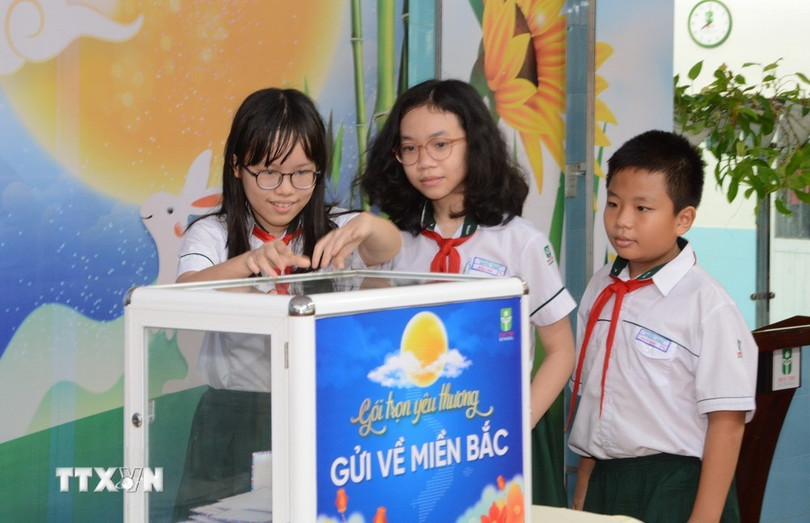 Học sinh trường Mầm non Tiểu học và Trung học Cơ sở Đức Trí (thành phố Đà Nẵng) tham gia quyên góp ủng hộ người dân các tỉnh phía Bắc bị ảnh hưởng bởi thiên tai. (Ảnh: Văn Dũng/TTXVN) Học sinh trường Mầm non Tiểu học và Trung học Cơ sở Đức Trí (thành phố Đà Nẵng) tham gia quyên góp ủng hộ người dân các tỉnh phía Bắc bị ảnh hưởng bởi thiên tai. (Ảnh: Văn Dũng/TTXVN)