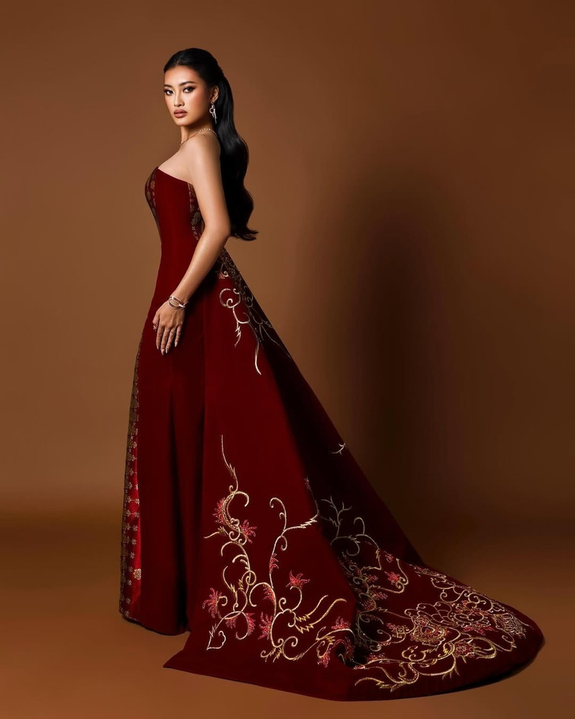 Đại diện Indonesia - Monica Kezia Sembiring - dẫn đầu trong vòng thi Tài năng. Cô ghi điểm với hội đồng giám khảo nhờ khả năng chơi đàn piano điêu luyện. Monica tốt nghiệp Đại học Diponegoro, chuyên ngành Kỹ thuật Hóa học. Ảnh: @monica.kezia.