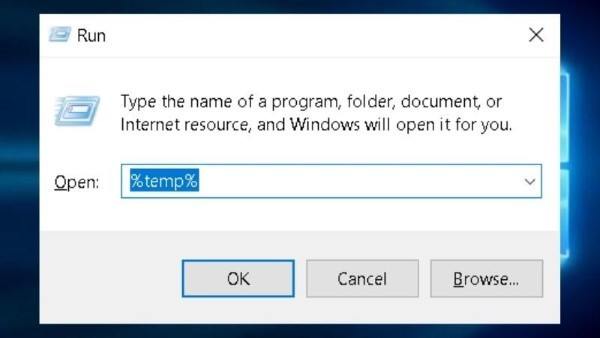 Mở hộp thoại Run và nhập %temp%