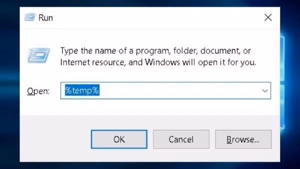 Mở hộp thoại Run và nhập %temp%