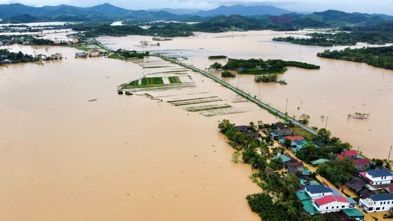 បន្តការបង្ការ ទប់ស្កាត់ និងឆ្លើយតបយ៉ាងសកម្មចំពោះទឹកជំនន់នៅតំបន់កណ្តាល។ Tiếp tục chủ động phòng, tránh, ứng phó mưa lũ tại khu vực Trung Bộ.