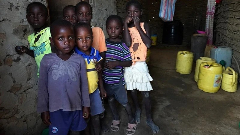 Các em nhỏ tại Kilifi County, Kenya. (Ảnh: THX/TTXVN) ttxvn-nan-doi-8447-5772.jpg