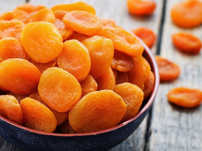 Mơ khô bổ sung sắt trong chế độ ăn hằng ngày.