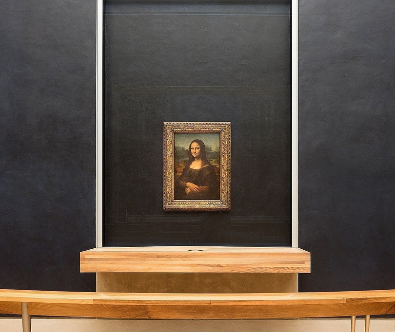 Xếp thứ hai là vụ trộm đã thay đổi số phận kiệt tác Mona Lisa của danh họa Italy Leonardo da Vinci. Năm 1911, Vincenzo Peruggia - thợ sửa chữa trong bảo tàng Louvre - lén mang bức tranh ra ngoài sau khi qua đêm tại đây. Ảnh: Louvre Xếp thứ hai là vụ trộm đã thay đổi số phận kiệt tác Mona Lisa của danh họa Italy Leonardo da Vinci. Năm 1911, Vincenzo Peruggia - thợ sửa chữa trong bảo tàng Louvre - lén mang bức tranh ra ngoài sau khi qua đêm tại đây. Ảnh: Louvre
