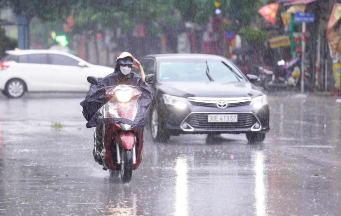 Không khí lạnh tràn về có thể gây mưa giông ở Hà Nội và miền Bắc. Ảnh: Hoàng Giang