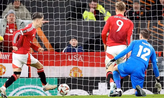 Tình huống Garnacho mở tỷ số. Ảnh: EPA