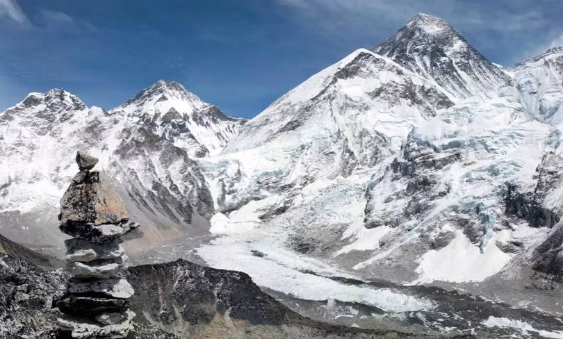 Sự phục hồi đẳng hướng từ quá trình xói mòn của các sông lân cận khiến đỉnh Everest đang gia tăng chiều cao một cách đáng kể. Ảnh: PA.