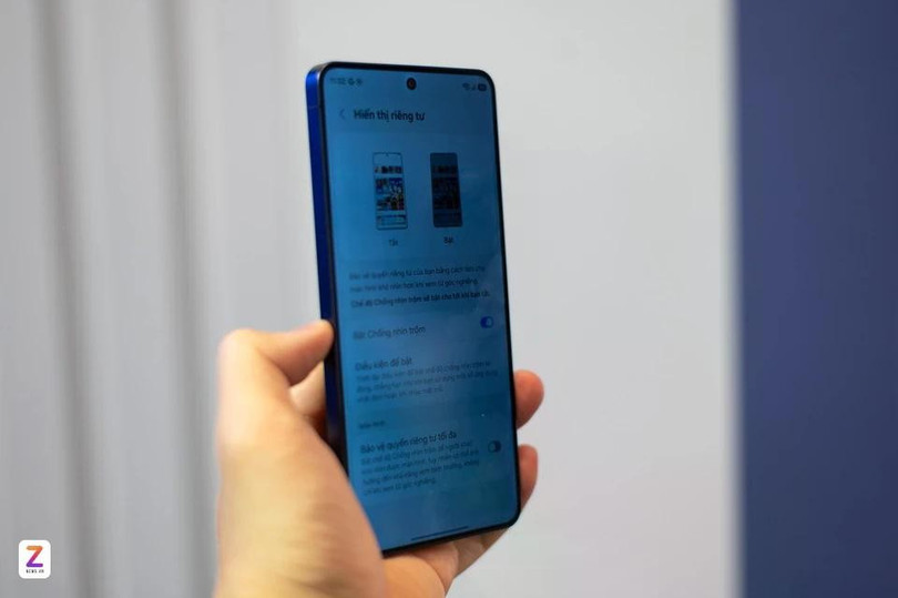 Màn hình trên Galaxy S26 Ultra khi kích hoạt Privacy Display. Ảnh: Xuân Sang.