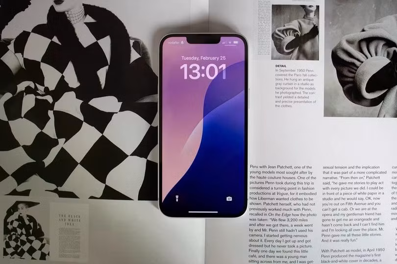 iPhone 16e có viên pin lớn hơn gần 10% so với iPhone 16 và iPhone 16 Pro. Ảnh: The Disconnekt.