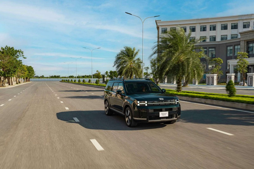 Santa Fe Hybrid sử dụng khối động cơ xăng SmartStream 1.6L Turbo kết hợp với mô tơ điện sử dụng khối pin Li-ion Polymer