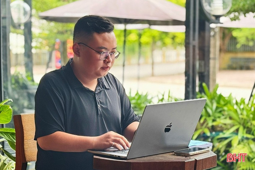Sử dụng AI để hỗ trợ việc học tập là thói quen được duy trì từ gần 2 năm nay của anh Trần Đình Thông. bqbht_br_img-1257-1.jpg