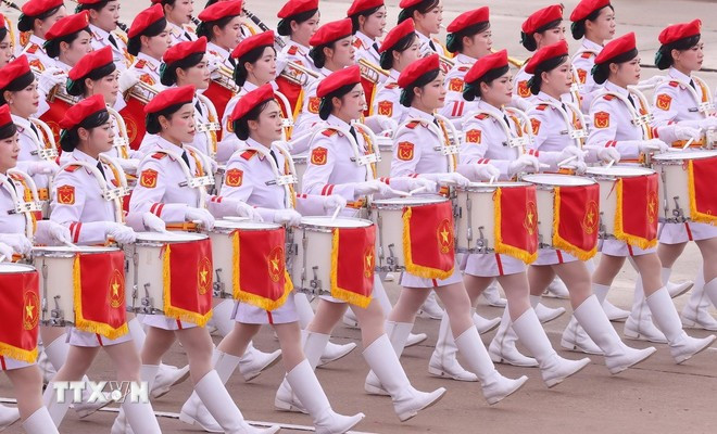 Khối nữ Quân nhạc. (Ảnh: Văn Điệp/TTXVN) Khối nữ Quân nhạc. (Ảnh: Văn Điệp/TTXVN)