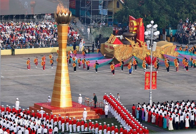 Lễ rước đuốc tại Lễ Kỷ niệm, diễu binh, diễu hành 80 năm Cách mạng tháng Tám và Quốc khánh 2/9. (Ảnh: Trương Văn Vị/TTXVN) Lễ rước đuốc tại Lễ Kỷ niệm, diễu binh, diễu hành 80 năm Cách mạng tháng Tám và Quốc khánh 2/9. (Ảnh: Trương Văn Vị/TTXVN)